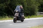 Weesp 23 mei 2017
Jara Soede op har vespa scooter