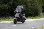 Weesp 23 mei 2017
Jara Soede op har vespa scooter