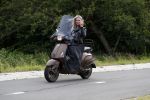 Weesp 23 mei 2017
Jara Soede op har vespa scooter