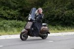 Weesp 23 mei 2017
Jara Soede op har vespa scooter