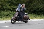 Weesp 23 mei 2017
Jara Soede op har vespa scooter