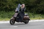 Weesp 23 mei 2017
Jara Soede op har vespa scooter
