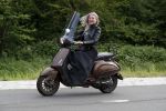 Weesp 23 mei 2017
Jara Soede op har vespa scooter