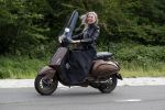 Weesp 23 mei 2017
Jara Soede op har vespa scooter