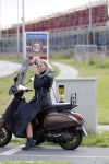 Weesp 23 mei 2017
Jara Soede op har vespa scooter