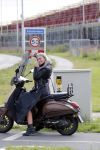 Weesp 23 mei 2017
Jara Soede op har vespa scooter