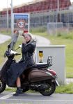 Weesp 23 mei 2017
Jara Soede op har vespa scooter