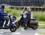 Weesp 23 mei 2017
Jara Soede op har vespa scooter