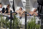 Amsterdam 26 mei 2017
De toppers Gerard Joling en Jeroen v d Boom met zijn vrouw Dani en Wino Omtzigt in hetb zonnetje bij het Amstel Hotel