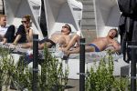 Amsterdam 26 mei 2017
De toppers Gerard Joling en Jeroen v d Boom met zijn vrouw Dani en Wino Omtzigt in hetb zonnetje bij het Amstel Hotel