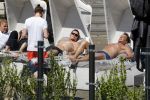 Amsterdam 26 mei 2017
De toppers Gerard Joling en Jeroen v d Boom met zijn vrouw Dani en Wino Omtzigt in hetb zonnetje bij het Amstel Hotel