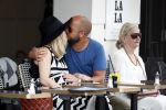 Amsterdam 15 juni 2017  
John Karthaus en zijn zwangere vrouw Carolien Spoor op terras