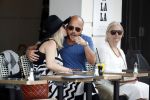 Amsterdam 15 juni 2017  
John Karthaus en zijn zwangere vrouw Carolien Spoor op terras