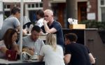 Amsterdam 2 juni 2017
John Lukken met vriend op terras