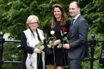 Vught 13 juni 2017
Herdenkingsdienst/ begrafenis van Sandra Reemer in kasteel Maurick. Joke v d Boer met zoon Noud en schoondochter