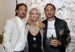 Amsterdam 16 juni 2017
Presentatie nieuwe vodka van Michiel Mol Caramol in de gallery van Joseph Klibansky op de pc hooftstraat. Joseph met zijn broer en zus