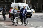 Amsterdam 31 mei 2017 
Lieke v Lexmond en haar man Bas v Veggel op de fiets in Amsterdam.
