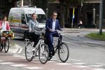 Amsterdam 31 mei 2017 
Lieke v Lexmond en haar man Bas v Veggel op de fiets in Amsterdam.