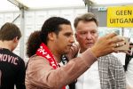 Schiphol Stockholm 24 mei 2017
Vertrek supporters Ajax naar Stockholm. Ali B en Louis v Gaal