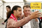 Schiphol Stockholm 24 mei 2017
Vertrek supporters Ajax naar Stockholm. Ali B en Louis v Gaal