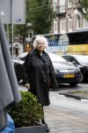 Amsterdam 7 juni 2017 
Marjan Berk wandelend op straat