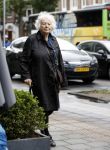 Amsterdam 7 juni 2017 
Marjan Berk wandelend op straat