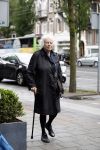 Amsterdam 7 juni 2017 
Marjan Berk wandelend op straat