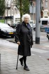 Amsterdam 7 juni 2017 
Marjan Berk wandelend op straat
