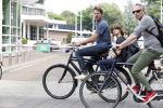 Amsterdam 29 mei 2017 
Mark v d Loo met zijn zoon op de fiets