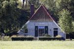 Eefde 26 mei 2017
Boerderij / huis van Matthijs v Nieuwkerk. Een konijn wordt door een hond achterna gezeten.