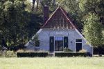 Eefde 26 mei 2017
Boerderij / huis van Matthijs v Nieuwkerk. Een konijn wordt door een hond achterna gezeten.