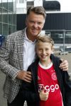 Schiphol Stockholm 24 mei 2017
Vertrek supporters Ajax naar Stockholm. Max Smulders met Louis v Gaal