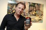 Amsterdam 16 juni 2017
Presentatie nieuwe vodka van Michiel Mol Caramol in de gallery van Joseph Klibansky op de pc hooftstraat