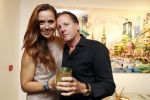 Amsterdam 16 juni 2017
Presentatie nieuwe vodka van Michiel Mol Caramol in de gallery van Joseph Klibansky op de pc hooftstraat. Michiel met zijn vriendin Marloes