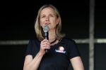 Hilversum 21 mei 2017
Bart 's mediarun op het mediapark tbd de Bart de Graaff foundation. Aanwezig zus Miriam en moeder Marianne  van Bart de Graaff. Bridget Maasland zoon Mees , Kees Tol Howard Komproe en Jan Heemskerk lopen mee. Irene Moors presenteert het geheel.