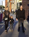 Nieuwegein 10 juni 2017
Feest voor Wesley Sneijder bij Will's in nieuwgein tbv het feit dat hij recordinternational voor nederland is geworden. Peter Bakker met zijn vrouw Natasha Poly en hun dochter
