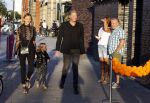 Nieuwegein 10 juni 2017
Feest voor Wesley Sneijder bij Will's in nieuwgein tbv het feit dat hij recordinternational voor nederland is geworden. Peter Bakker met zijn vrouw Natasha Poly en hun dochter