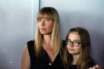 Zandvoort 1 juni 2017 
Boekpresentatie Peter Romer en zijn vrouw Anette Hock in standtent Rapa Nui . Hun kinderen waaronder Thijs en Nienke kregen het eerste boek. Nienke met dochter