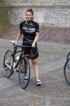 Alkmaar 17 mei 2017
Olcay Gulsen Leontie v Moorsel en Simon Keizer fiets voor de kankerbestrijding