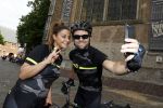 Alkmaar 17 mei 2017
Olcay Gulsen Leontie v Moorsel en Simon Keizer fiets voor de kankerbestrijding