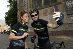 Alkmaar 17 mei 2017
Olcay Gulsen Leontie v Moorsel en Simon Keizer fiets voor de kankerbestrijding