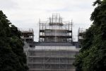 Den Haag 5 juni 2017
Paleis Huis ten Bosch wordt helemaal verbouwd. Het staat helemaal in de steigers.