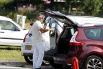 Vinkeveen 20 juni 2017
Rob Oudkerk loopt vanaf een recreatiewoning in Vinkeveen naar zijn auto