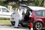 Vinkeveen 20 juni 2017
Rob Oudkerk loopt vanaf een recreatiewoning in Vinkeveen naar zijn auto