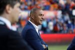 Rotterdam 9 juni 2017
Nederland - Luxemburg in de kuip . De wedstrijd dat Wesley Sneijder record international wordt en waar Ruud Gullit en Dick Advocaat voor het eerst bondscoach en assistent zijn. Yolanthe Sneijder Cabau zit op de tribune met zoons Jessey en Xess Xava