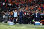 Rotterdam 9 juni 2017
Nederland - Luxemburg in de kuip . De wedstrijd dat Wesley Sneijder record international wordt en waar Ruud Gullit en Dick Advocaat voor het eerst bondscoach en assistent zijn. Yolanthe Sneijder Cabau zit op de tribune met zoons Jessey en Xess Xava