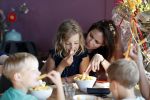 Zandvoort 1 juni 2017 
Boekpresentatie Peter Romer en zijn vrouw Anet Hock in standtent Rapa Nui . Hun kinderen waaronder Thijs en Nienke kregen het eerste boek. Het boek heet en nu ik! Thijs kwam voor het eerst met zijn nieuwe vriendin Igone de Jongh en zijn dochter Sammie