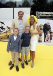 Amsterdam 17 juni 2017  
Premiere verschrikkelijke ikke in pathe arena. Sandra Ysbrandy met partner Pieter en zonen Berend , Ties en Wick