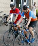 Alkmaar 17 mei 2017
Olcay Gulsen Leontie v Moorsel en Simon Keizer fiets voor de kankerbestrijding