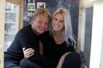 Amsterdam 16 mei 2017 
Free a Girl . lock me up met Thomas Berge Cassidy Roeks Hannelore Zwitserlood Niels Geusebroek en Marieke t Hart. Ze zitten opgesloten op het hoofdkantoor van de telegraaf.
